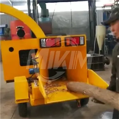 Grande triturador de madeira automático